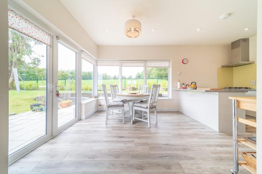 2 Bed Waterfront Property - Close To Courtmacsherry Cork Extérieur photo