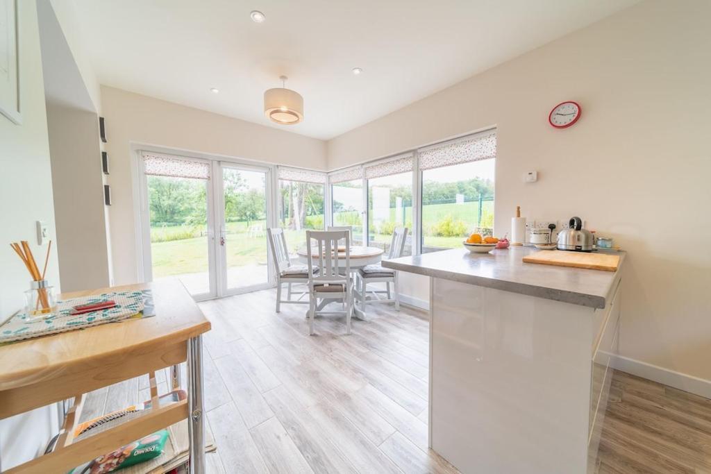 2 Bed Waterfront Property - Close To Courtmacsherry Cork Extérieur photo